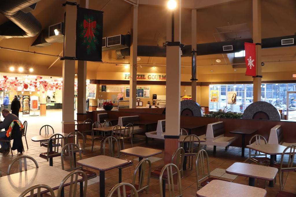 Papa Ginos | restaurant | 370 Stockbridge Rd, Lee, MA 01238, USA | 4132431380 OR +1 413-243-1380