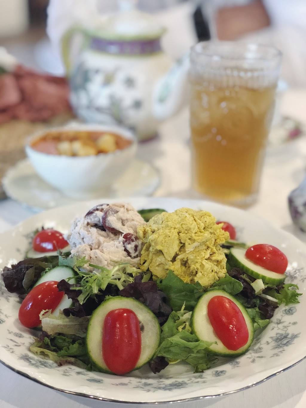 Teapots & Treasures Cafe & Curiosities | restaurant | 14137 U.S. Hwy 1, Juno Beach, FL 33408, USA | 5618810447 OR +1 561-881-0447