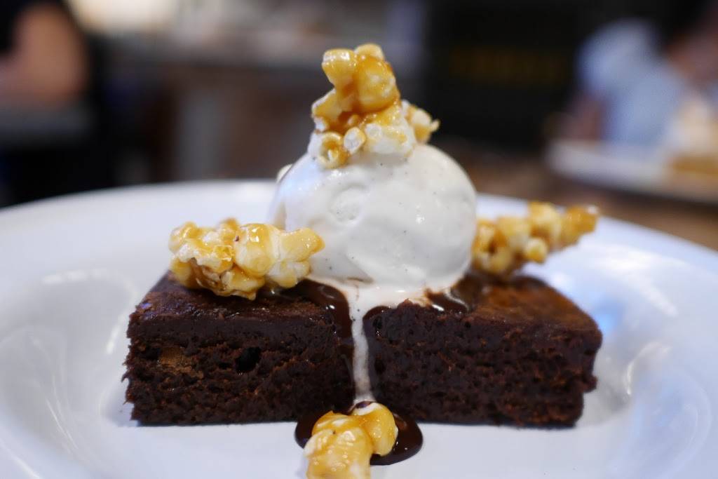 Jamies Italian Square One | restaurant | 100 City Centre Drive, 454 Square One Dr Unit #2, Mississauga, ON L5B 2C9, Canada | 9057669090 OR +1 905-766-9090