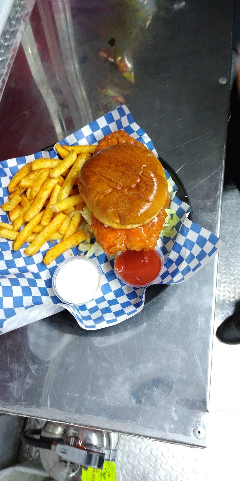 Cesar Mobile Wings | restaurant | 6120 Central Ave SW, Albuquerque, NM 87105, USA | 5055048480 OR +1 505-504-8480