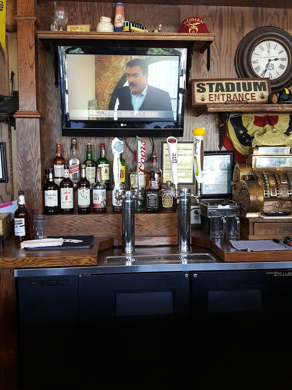 Neighbors | Restaurant & Bar | restaurant | 2315 W 21st St, Wichita, KS 67203, USA | 3168381338 OR +1 316-838-1338