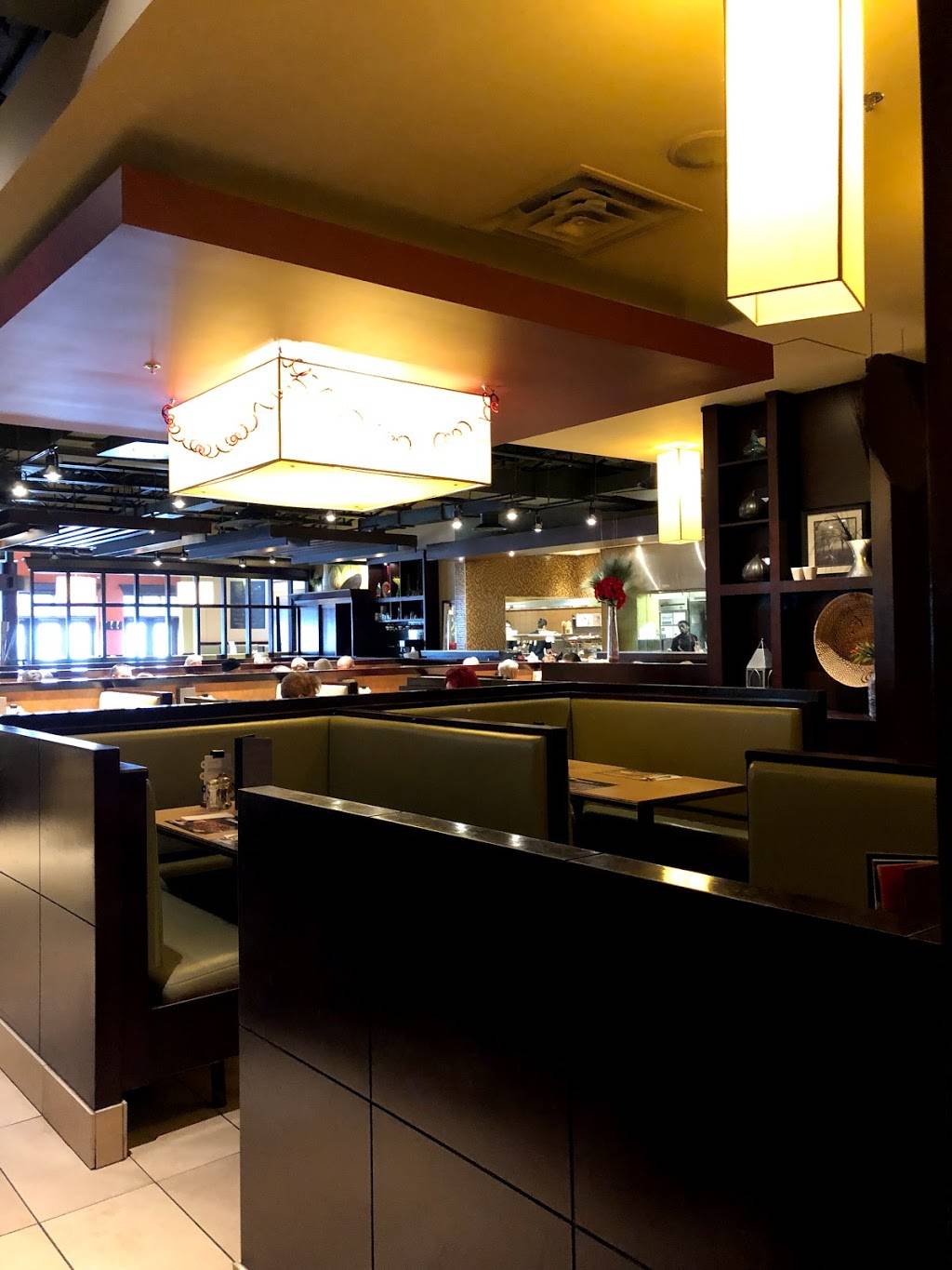 Rôtisserie St-Hubert | restaurant | 1111 Boulevard des Laurentides, Laval, QC H7N 5B5, Canada | 5143855555 OR +1 514-385-5555