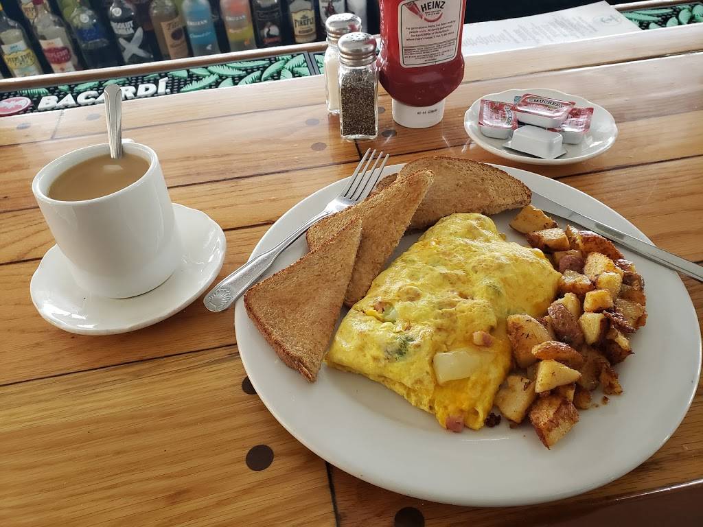 The Dockside Restsurant | restaurant | 110 School St, Hyannis, MA 02601, USA | 5088274355 OR +1 508-827-4355