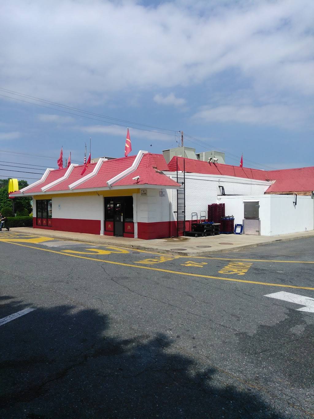 McDonalds | cafe | 12130 Darnestown Rd, Gaithersburg, MD 20878, USA | 3015196908 OR +1 301-519-6908