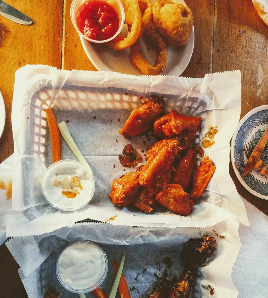 Moosehead Grill | restaurant | 1807 Montford Dr, Charlotte, NC 28209, USA | 7045254088 OR +1 704-525-4088