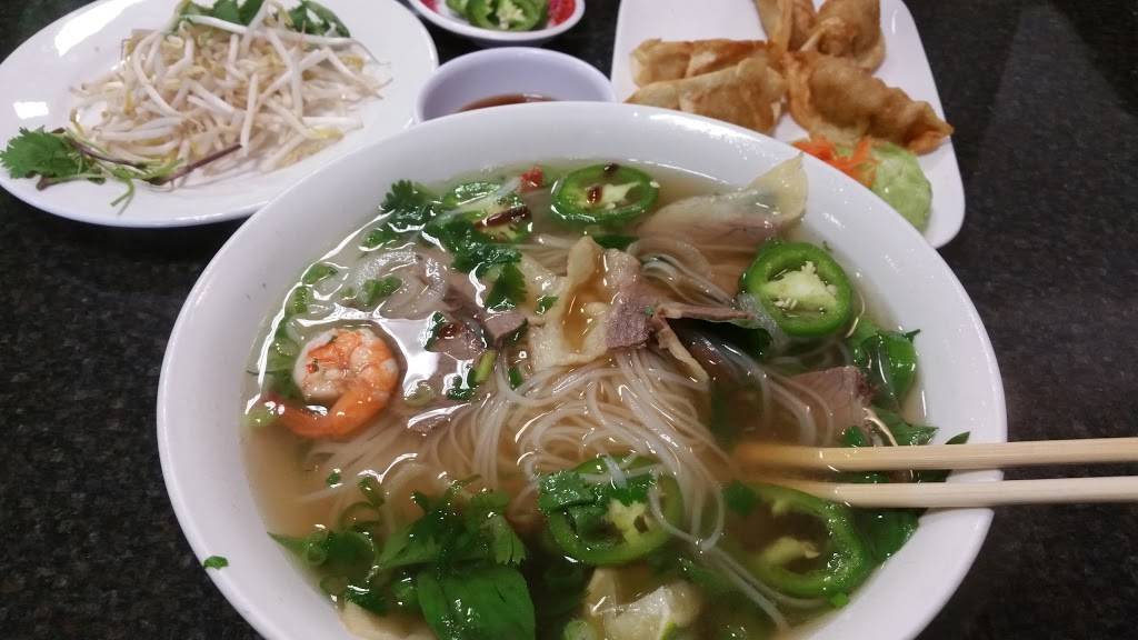 Pho Basil | restaurant | 1531 Eldridge Pkwy, Houston, TX 77077, USA | 2814936100 OR +1 281-493-6100