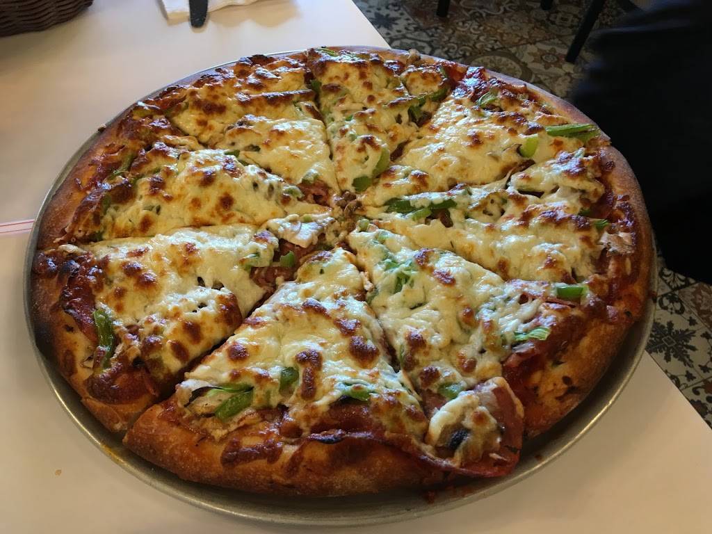 B & M Restaurant | restaurant | 6200 Avenue Somerled, Montréal, QC H3X 2B5, Canada | 5144881555 OR +1 514-488-1555