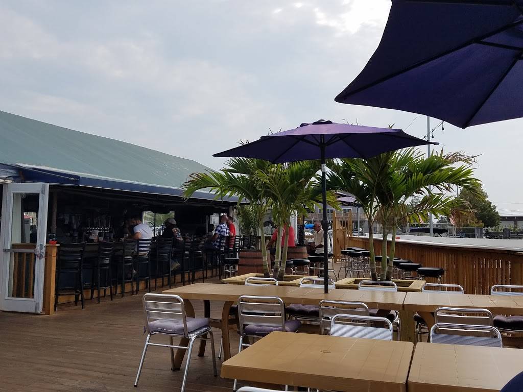 Michaels Porthole | restaurant | 92 New St, Oceanside, NY 11572, USA | 5166081380 OR +1 516-608-1380