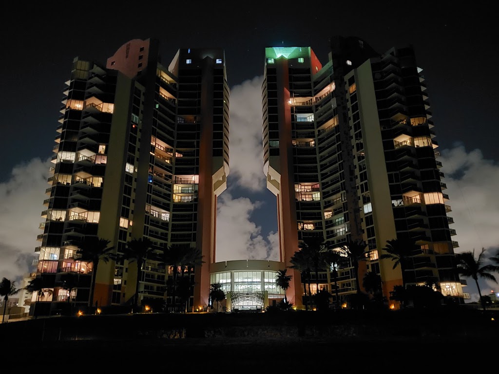 Plunge Bar & Grill | restaurant | 19201 Collins Ave, Sunny Isles Beach, FL 33160, USA | 3059322233 OR +1 305-932-2233