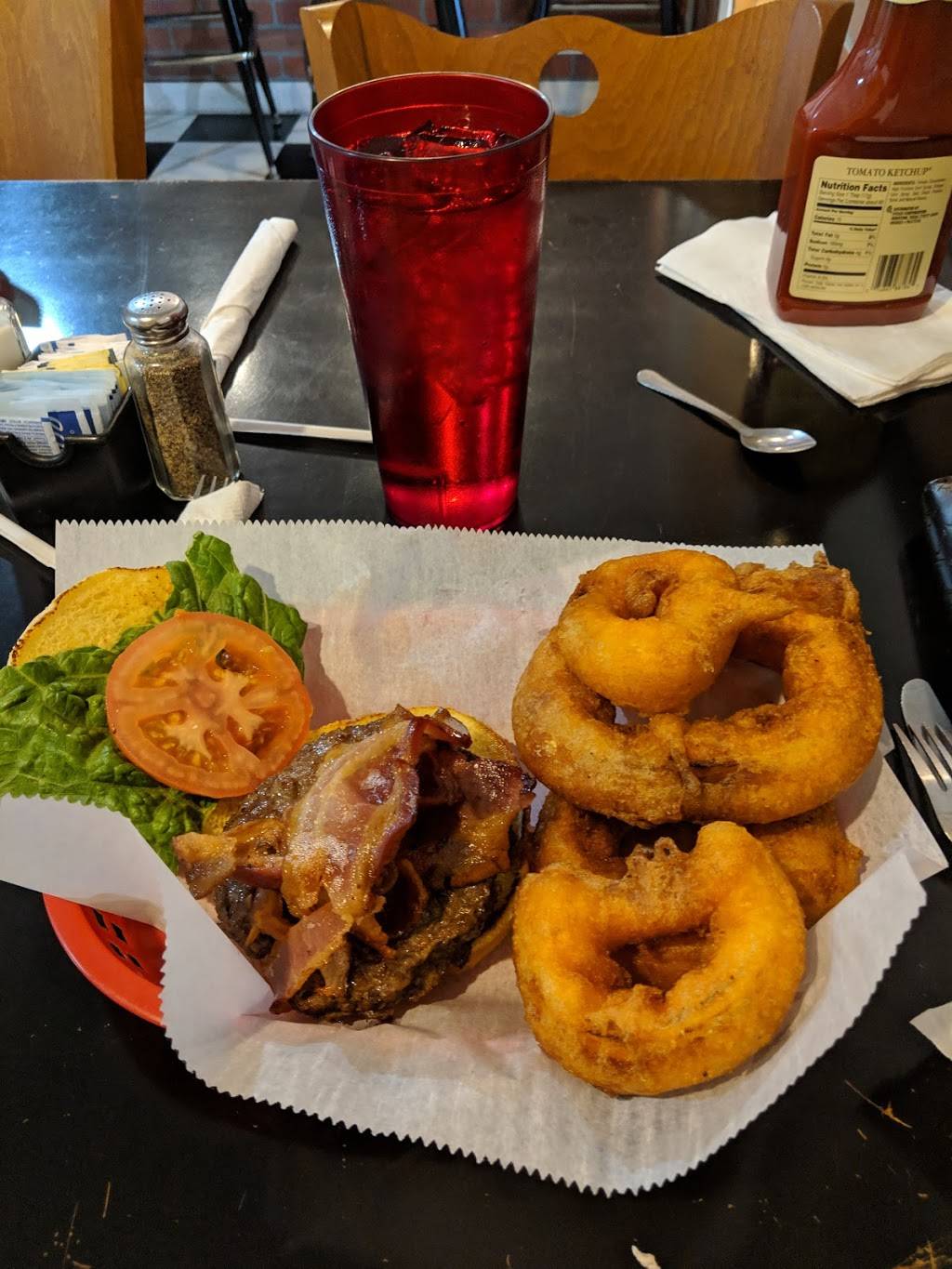 Quarter Mile Diner | restaurant | 69 Wardensville Industrial Park Rd, Wardensville, WV 26851, USA | 3048743066 OR +1 304-874-3066