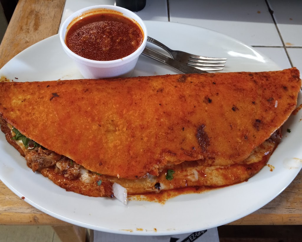 El Toro Liquor &Taqueria | restaurant | 124 Abbott St, Salinas, CA 93901, USA | 8314245552 OR +1 831-424-5552