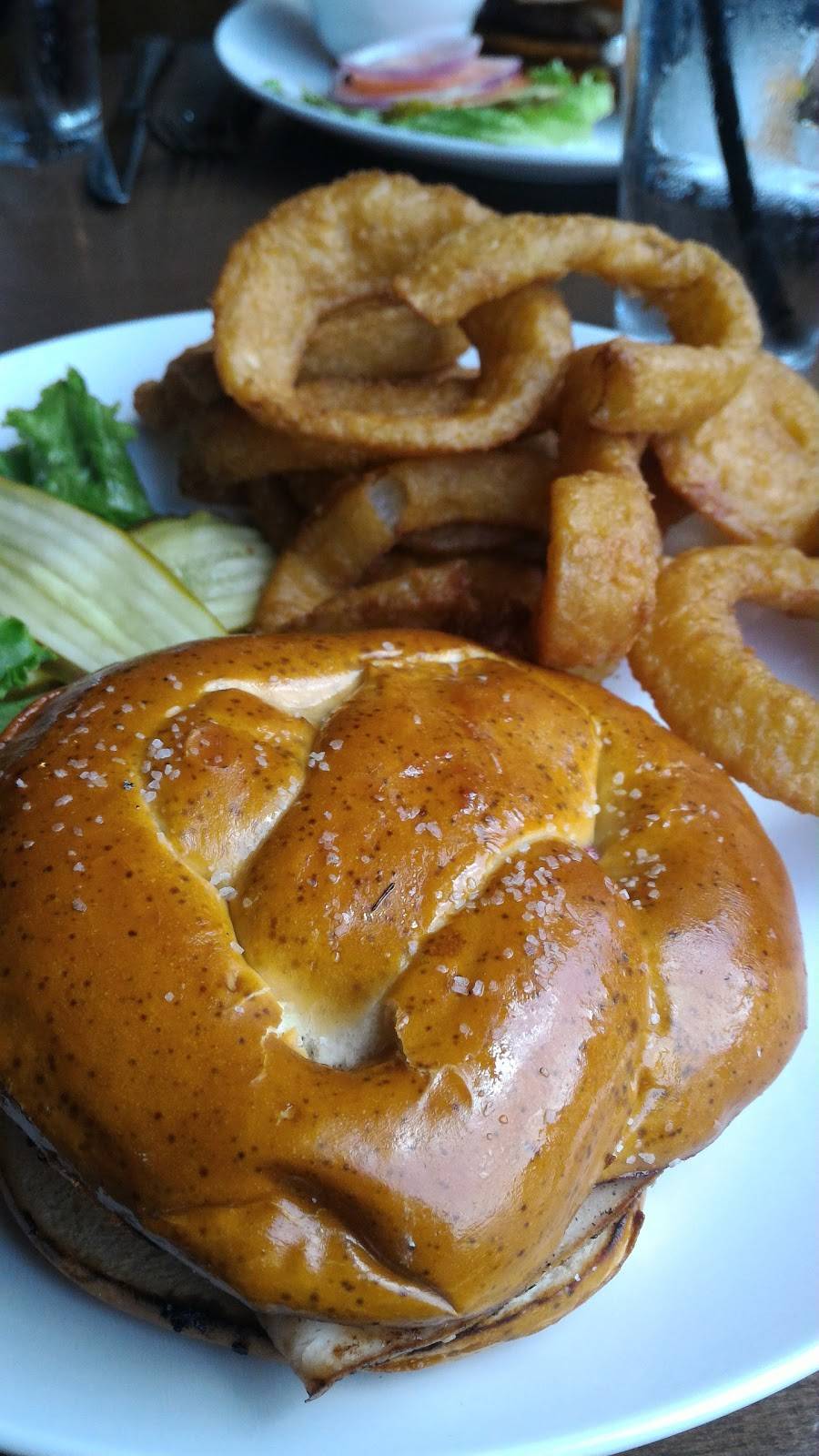 Pourhouse Bar & Grill | restaurant | 124 E 4th St, Loveland, CO 80537, USA | 9706691699 OR +1 970-669-1699