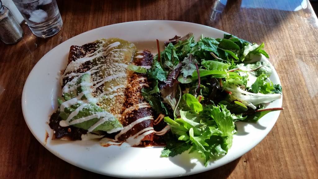 Eat Chow | restaurant | 313 N Bush St, Santa Ana, CA 92701, USA | 6572660500 OR +1 657-266-0500