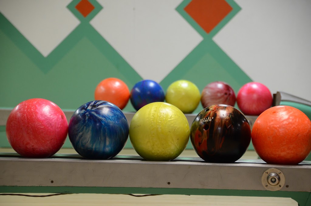 Black Earth Lanes | restaurant | 1031 Mills St, Black Earth, WI 53515, USA | 6087672382 OR +1 608-767-2382