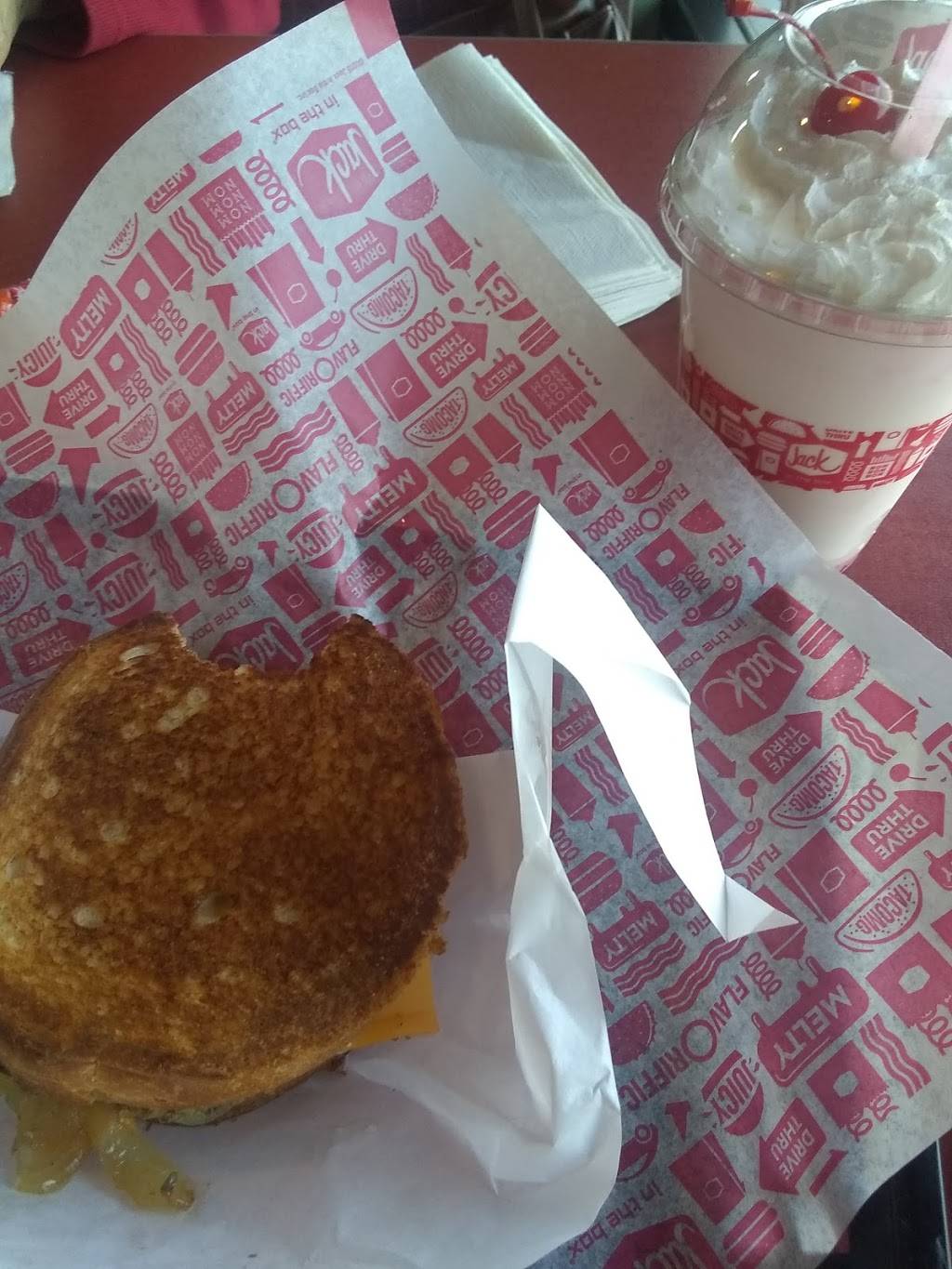 Jack in the Box | restaurant | 10110 Sierra Ave, Fontana, CA 92335, USA | 9098221189 OR +1 909-822-1189