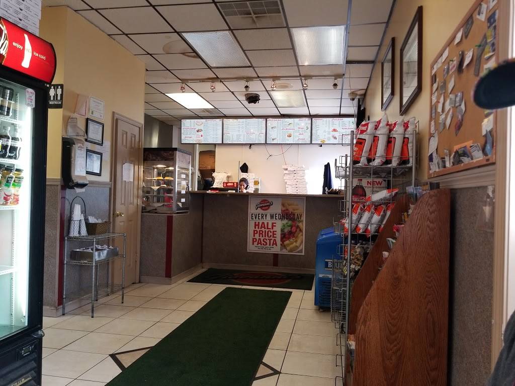 Giovannis Roast Beef and Pizza | restaurant | 127 Merrimack St, Methuen, MA 01844, USA | 9785575588 OR +1 978-557-5588