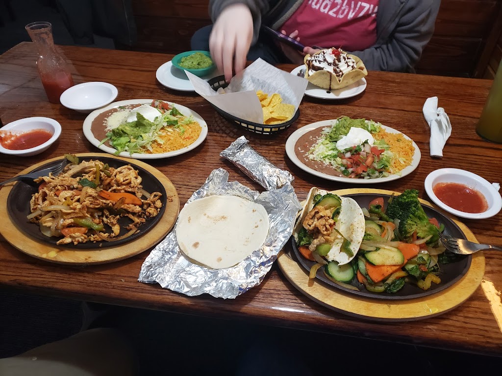 Tres Hermanos | restaurant | 464 US-83, Oakley, KS 67748, USA | 7856711020 OR +1 785-671-1020