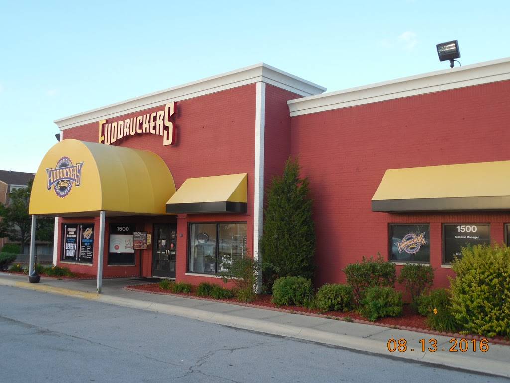 Fuddruckers | restaurant | 1500 Branding Ln, Downers Grove, IL 60515, USA | 6309630404 OR +1 630-963-0404