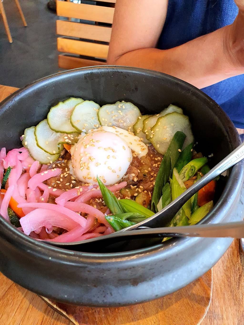 Earls Kitchen + Bar | restaurant | 4200 Conroy Rd H246, Orlando, FL 32839, USA | 4073458260 OR +1 407-345-8260