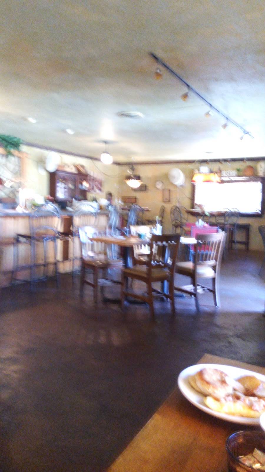 Belles Bistro | restaurant | 2 N Park St, Crescent City, FL 32112, USA | 3866981326 OR +1 386-698-1326