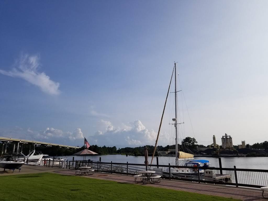 Top Rack Marina | restaurant | 5532 Bainbridge Point, Chesapeake, VA 23320, USA | 7572273041 OR +1 757-227-3041