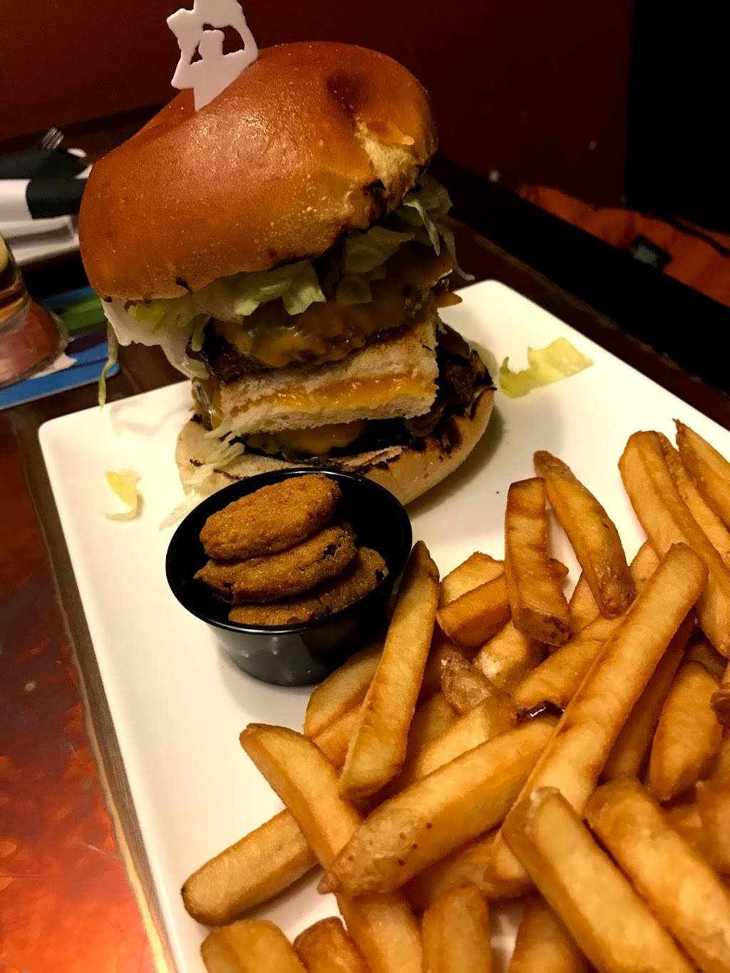 Tin Cup Sports Grill | restaurant | 1831 Walkers Line, Burlington, ON L7M 0H6, Canada | 9053157727 OR +1 905-315-7727