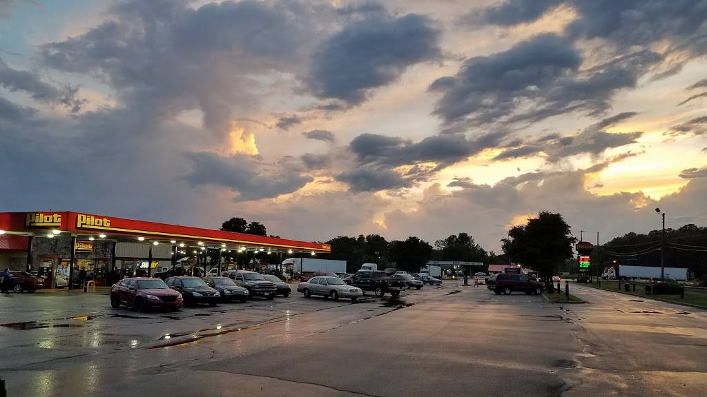 Pilot Travel Center | restaurant | 150 Plaza Park Rd, Lebanon Junction, KY 40150, USA | 5028332727 OR +1 502-833-2727