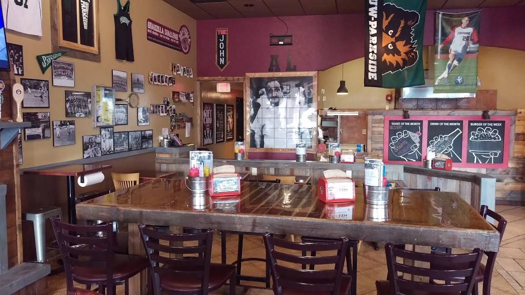 Grabs Burger Bar | restaurant | 2324 18th St, Kenosha, WI 53140, USA | 2627640848 OR +1 262-764-0848