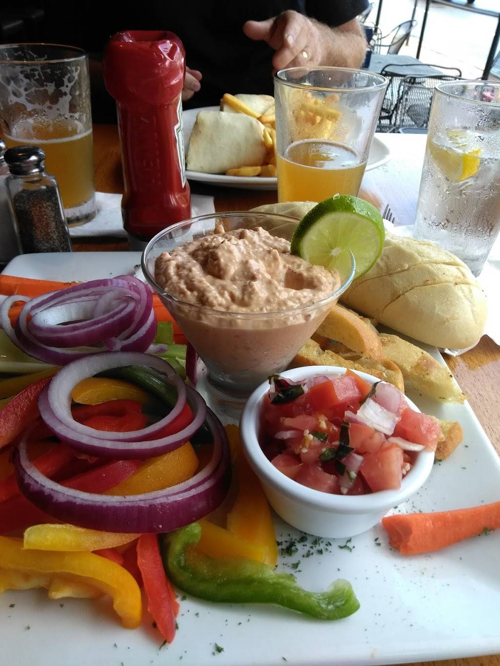 Funky Murphys | restaurant | 305 Shrewsbury St, Worcester, MA 01604, USA | 5087532995 OR +1 508-753-2995