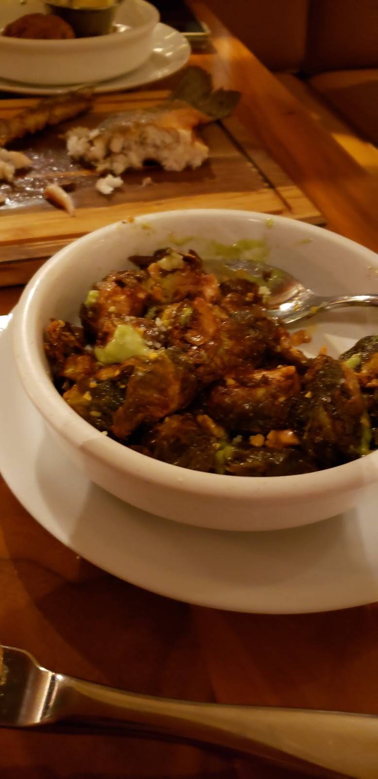 Showfish Newport | restaurant | 1 Goat Island, Newport, RI 02840, USA | 4018513325 OR +1 401-851-3325