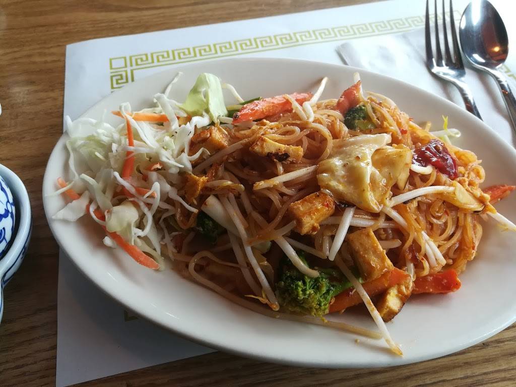 Bai Som Thai Kitchen | restaurant | 2121 Clement St, San Francisco, CA 94121, USA | 4157515332 OR +1 415-751-5332