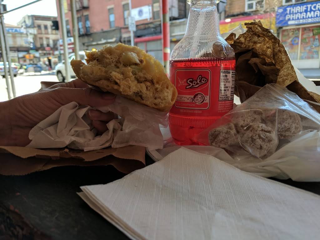 A&A Bake Doubles and Roti | restaurant | 1337 Fulton St, Brooklyn, NY 11216, USA | 3474250016 OR +1 347-425-0016