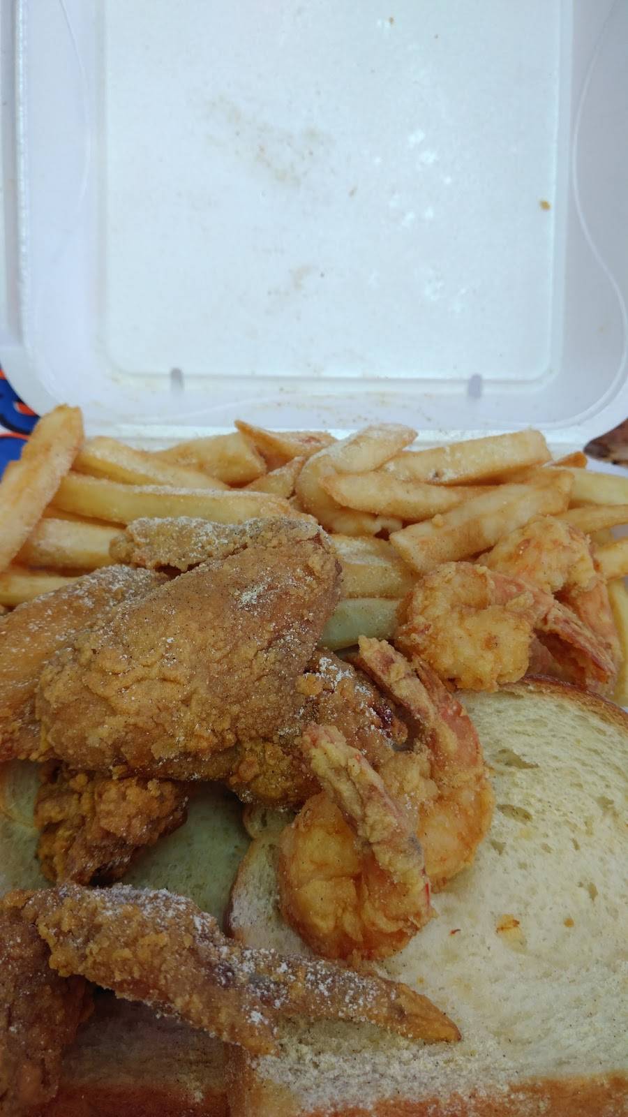 Snappers Fish & Chicken | restaurant | 18312 NW 7th Ave, Miami, FL 33169, USA | 3057702123 OR +1 305-770-2123