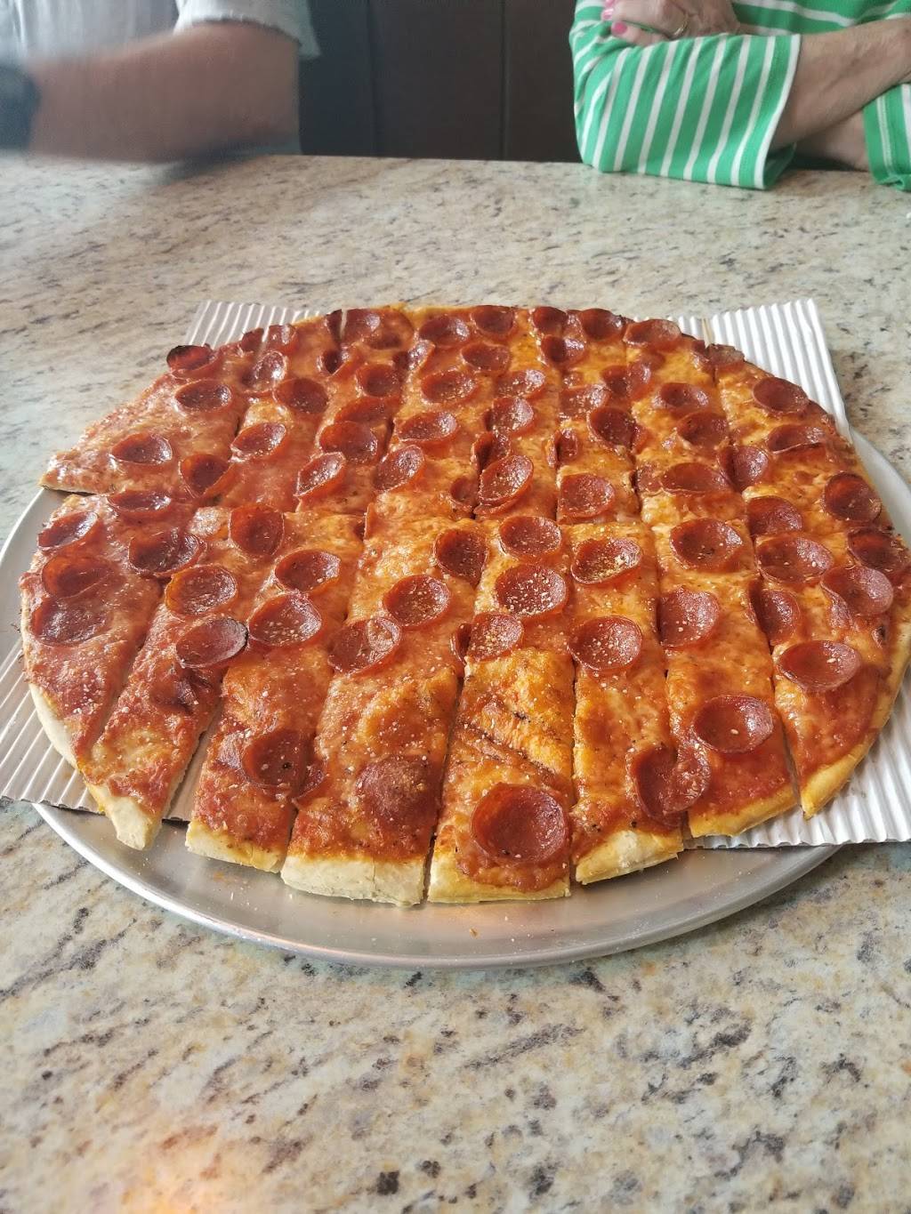 Don & Sues Pizza | restaurant | 645 W Church St, Newark, OH 43055, United States | 7405228457 OR +1 740-522-8457