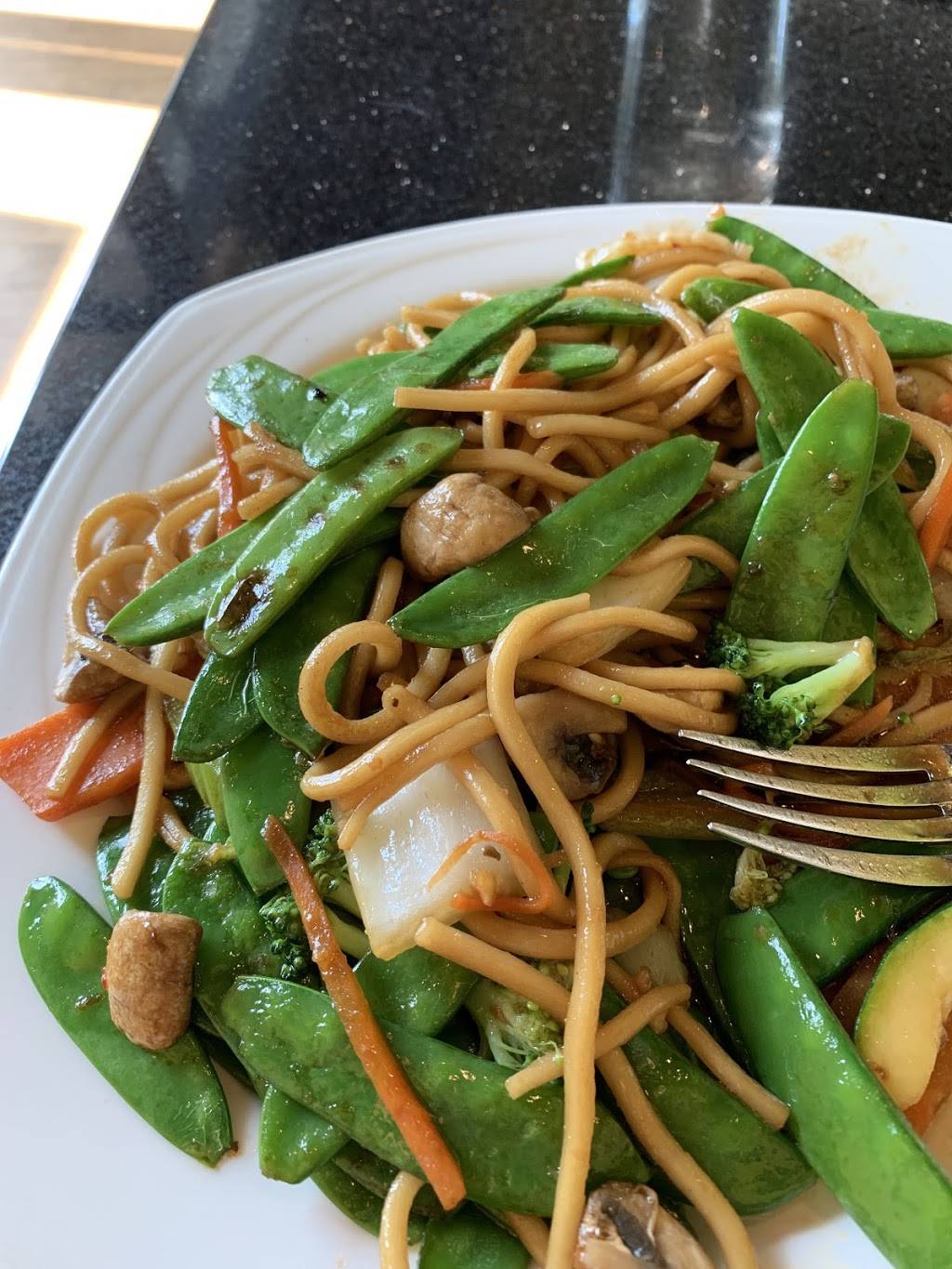 Spicy Basil | restaurant | 3299 S Broadway, Englewood, CO 80113, USA | 3037617888 OR +1 303-761-7888