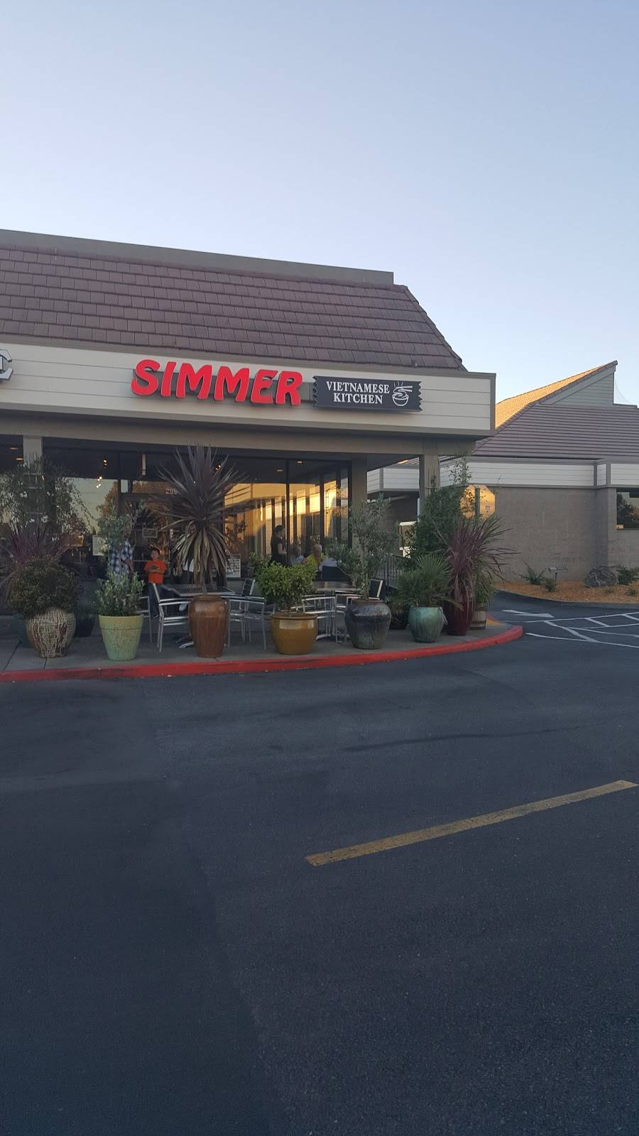 Simmer Vietnamese Kitchen | restaurant | 299 N McDowell Blvd, Petaluma, CA 94954, USA | 7077624288 OR +1 707-762-4288