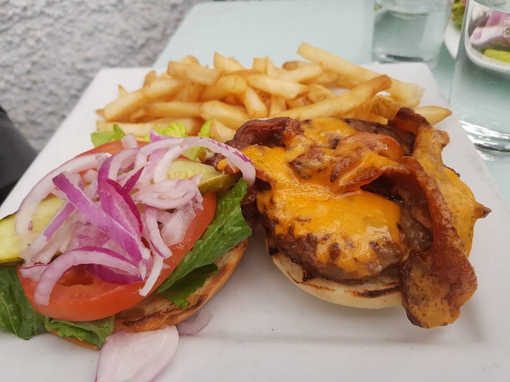 Corks Wine Bar & Eatery | restaurant | 19 Queen St, Niagara-on-the-Lake, ON L0S 1J0, Canada | 2898689527 OR +1 289-868-9527