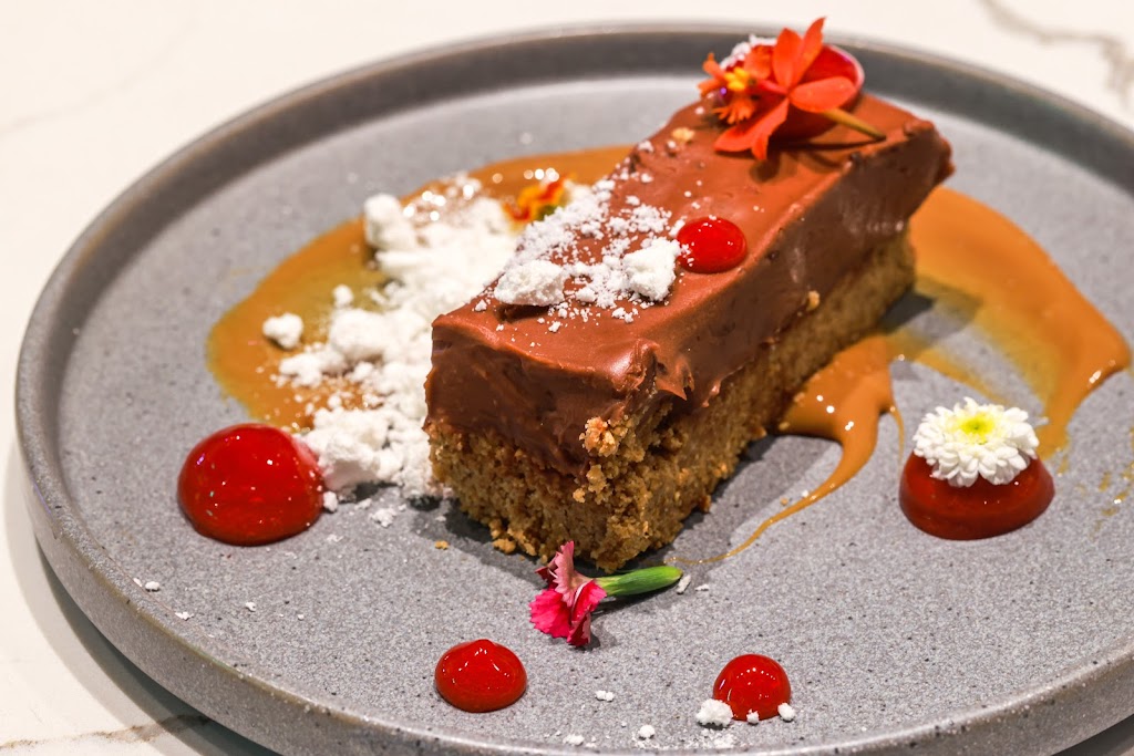 Ivy By The Lake | restaurant | 46110 Lake Center Plaza, Sterling, VA 20165, USA | 5715264626 OR +1 571-526-4626