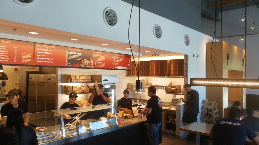 Chipotle Mexican Grill | restaurant | 3520 N Blackstone Ave Ste 102, Fresno, CA 93726, USA | 5592437418 OR +1 559-243-7418