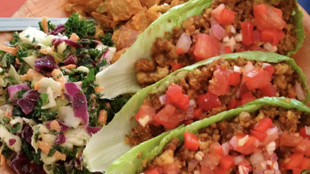 Jacq n Dianes Juice Box | restaurant | 3034 Grange Hall Rd, Holly, MI 48442, USA | 2483698034 OR +1 248-369-8034