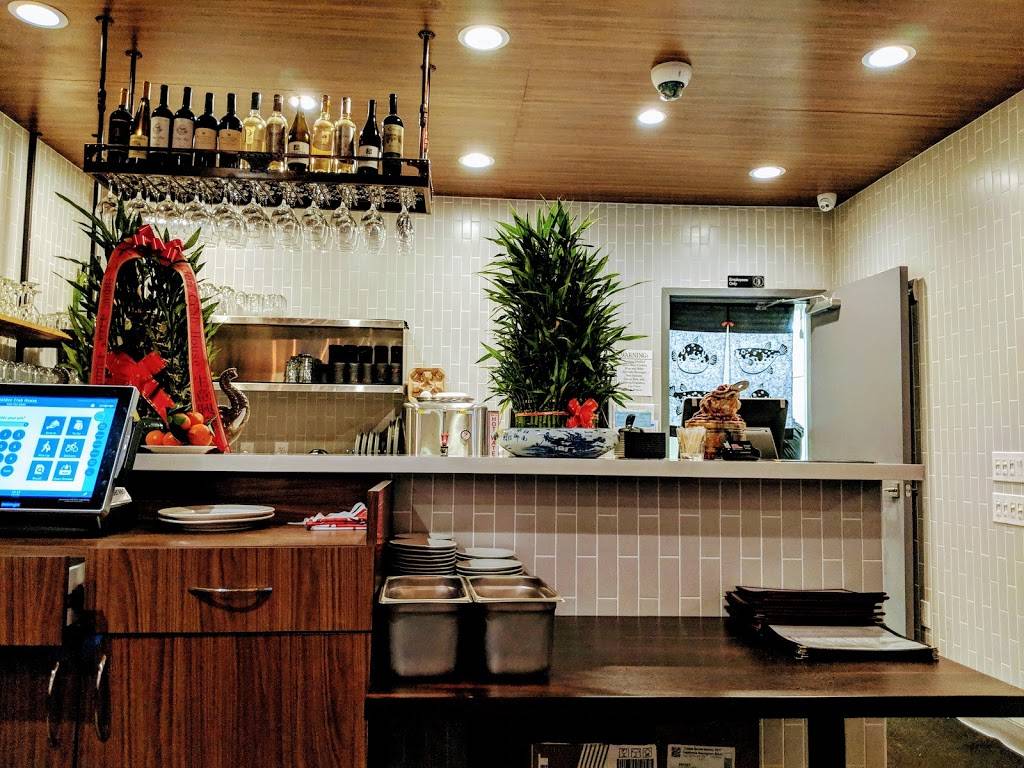 Golden Crab House | restaurant | 1830 Irving St, San Francisco, CA 94122, USA | 4157026685 OR +1 415-702-6685