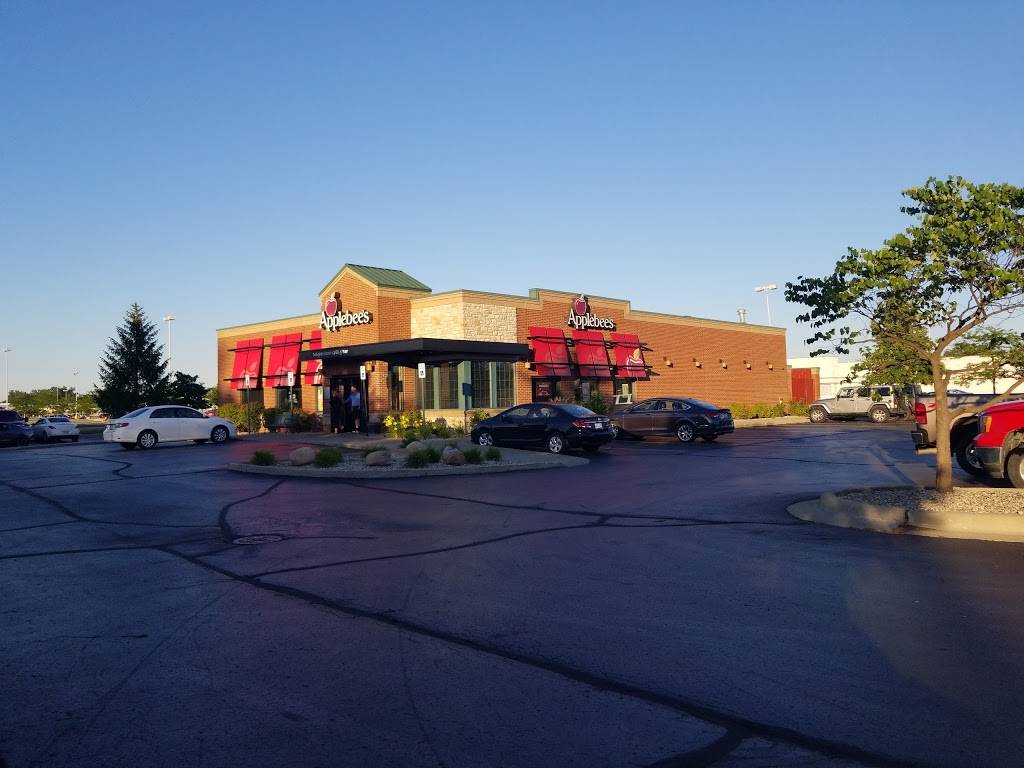 Applebees Grill + Bar | restaurant | 18115 Silver Pkwy, Fenton, MI 48430, USA | 8107149230 OR +1 810-714-9230
