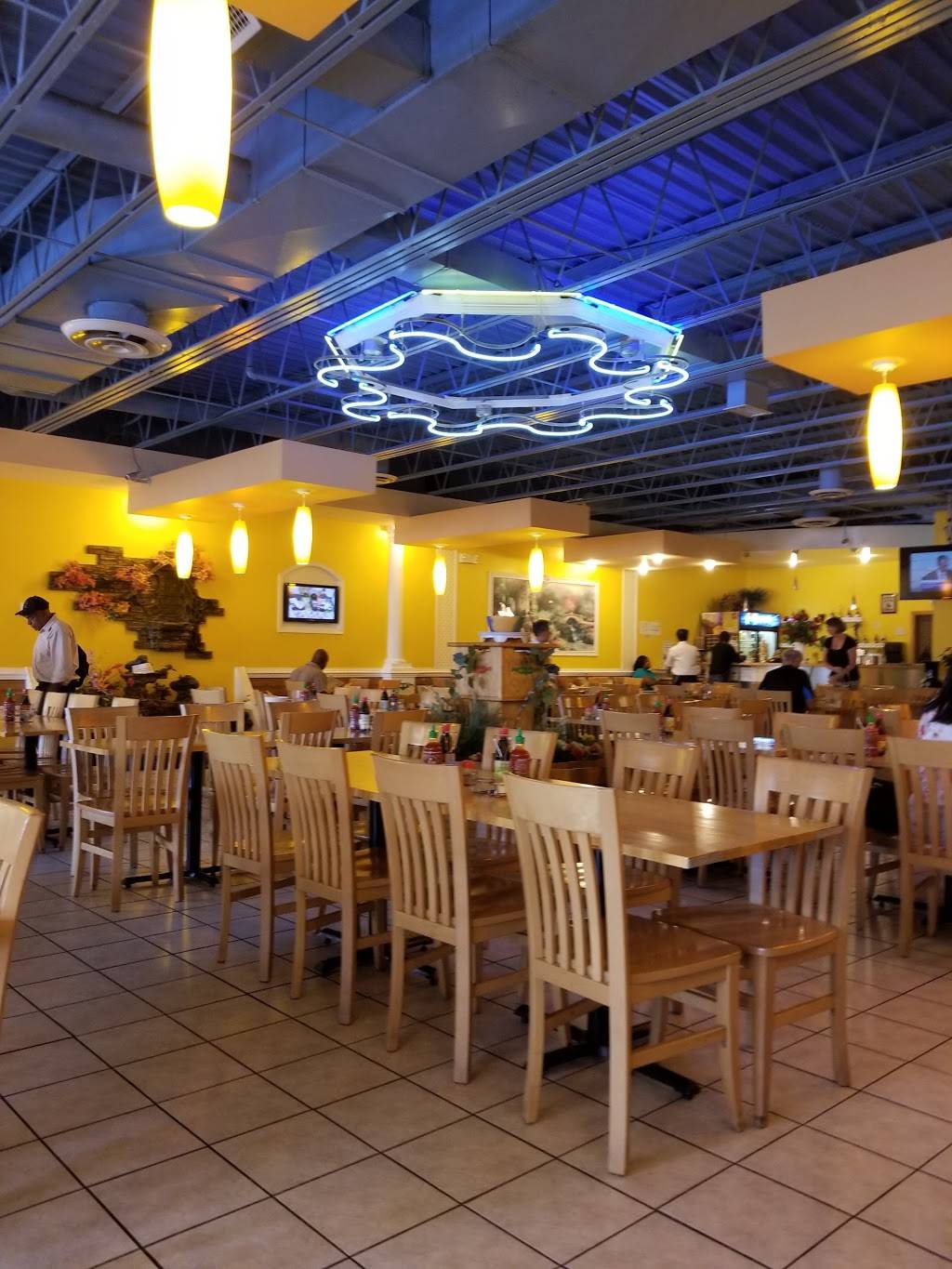 Pho Hot | restaurant | 7442 Little River Turnpike, Annandale, VA 22003, USA | 7033335955 OR +1 703-333-5955