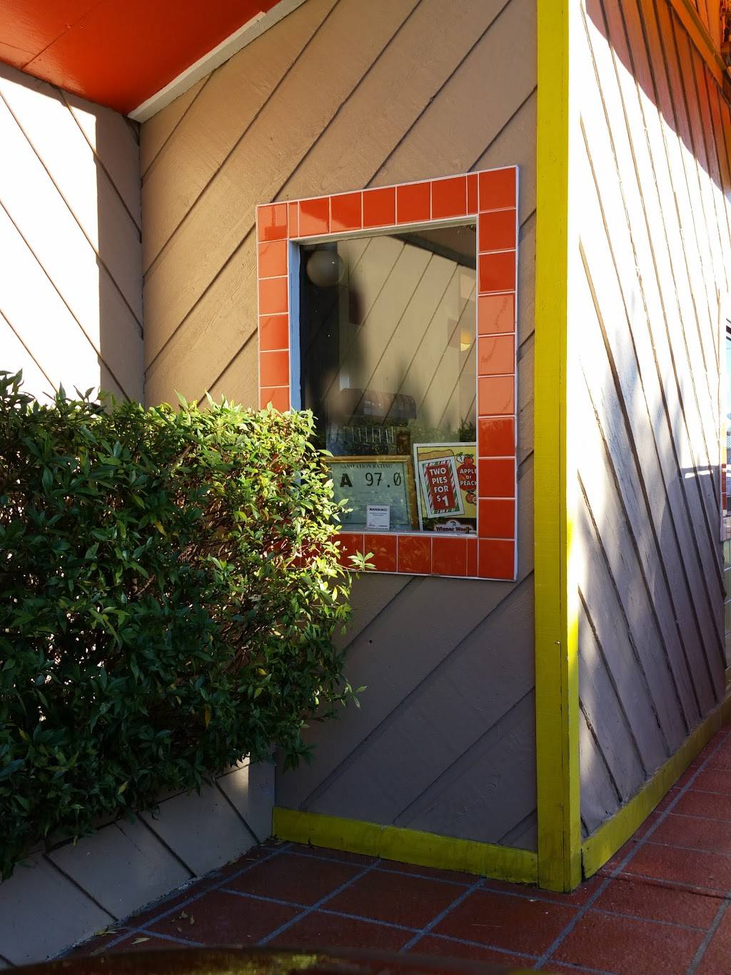 Wiener Works | restaurant | 3402 Raeford Rd, Fayetteville, NC 28303, USA | 9104843638 OR +1 910-484-3638