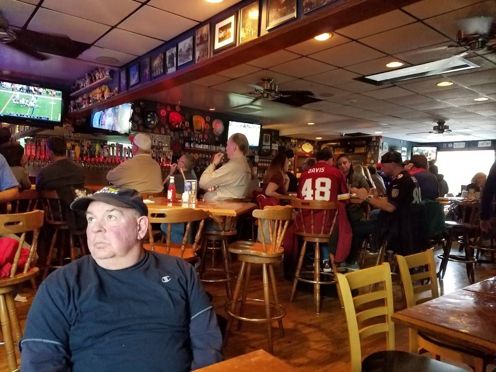 Heroes Pub | restaurant | 1 Riverview Ave, Annapolis, MD 21401, USA | 4105731996 OR +1 410-573-1996