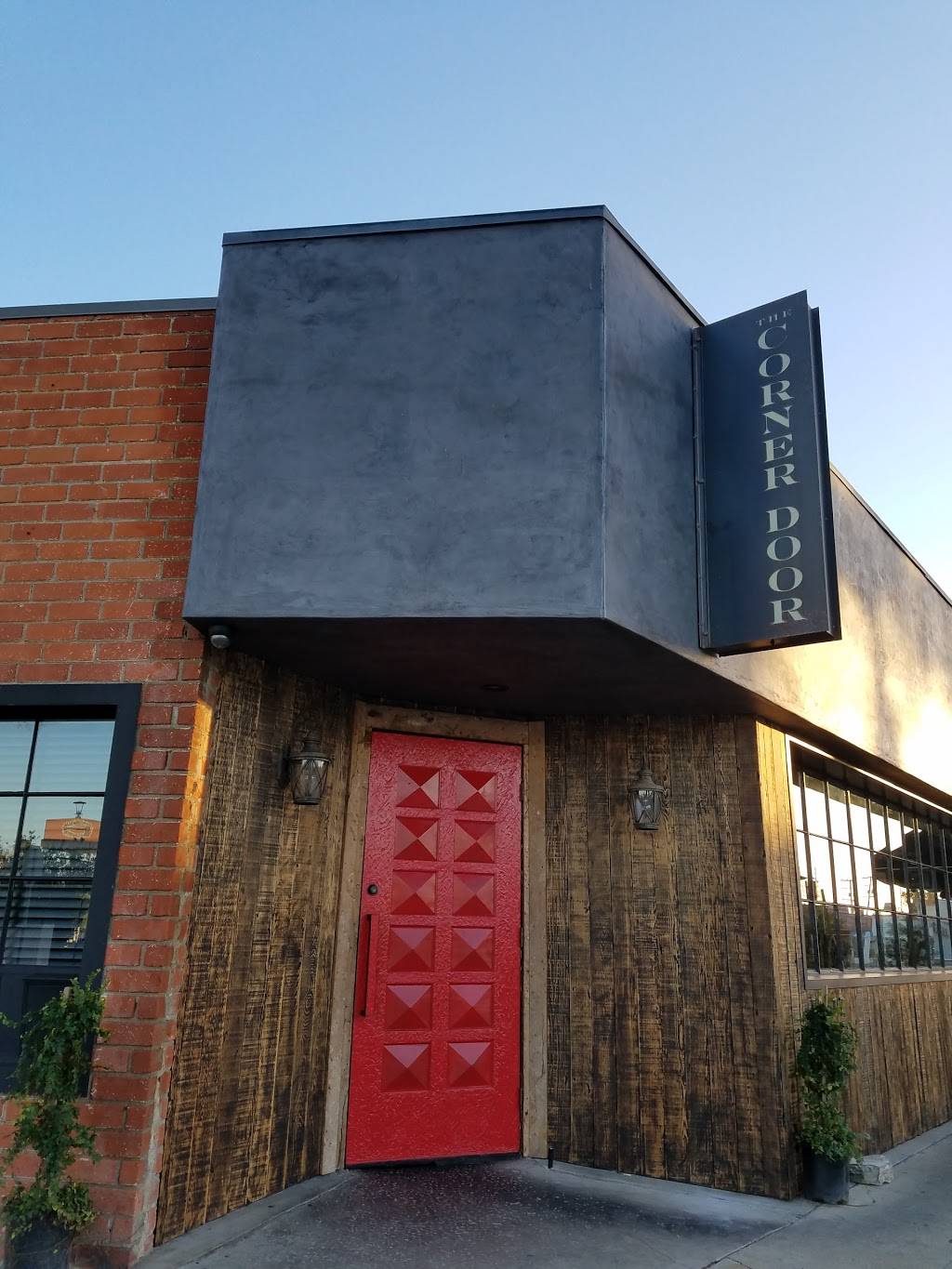 The Corner Door | restaurant | 12477 Washington Blvd, Los Angeles, CA 90066, USA | 3103135810 OR +1 310-313-5810