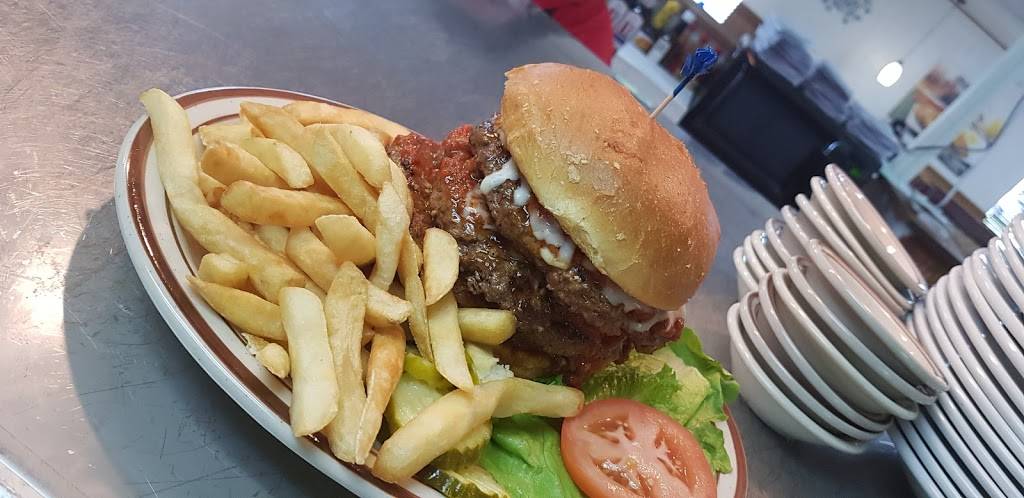 Bukes Cafe | restaurant | 1002 15th St, Lawrenceville, IL 62439, USA | 6189437065 OR +1 618-943-7065