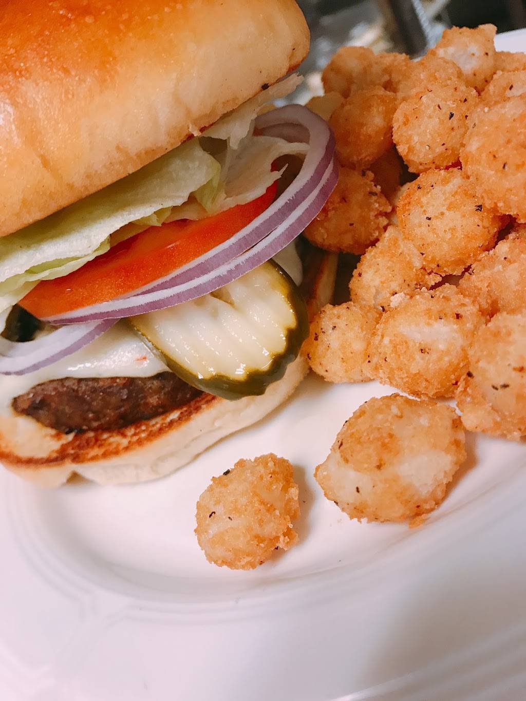 Gina’s Grill | restaurant | 7055 E 16th St, Indianapolis, IN 46219, USA | 3175919033 OR +1 317-591-9033