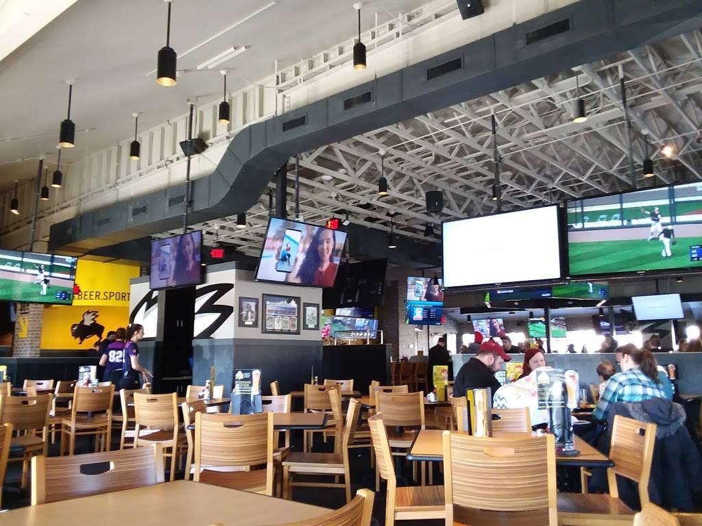 Buffalo Wild Wings | meal takeaway | 6677 N Wayne Rd, Westland, MI 48185, USA | 7346414000 OR +1 734-641-4000