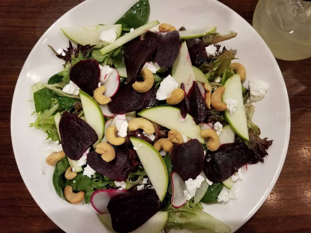 Warrens Ale House | restaurant | 51 Town Square, Wheaton, IL 60189, USA | 6304625126 OR +1 630-462-5126